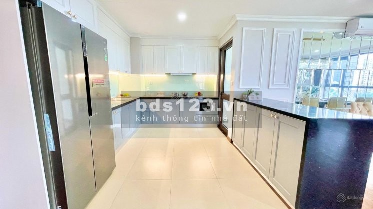 Bán căn hộ view Tây Hồ tầng trung giá bán 35 triệu/m2, trực tiếp chủ đầu tư, nhận nhà ở luôn