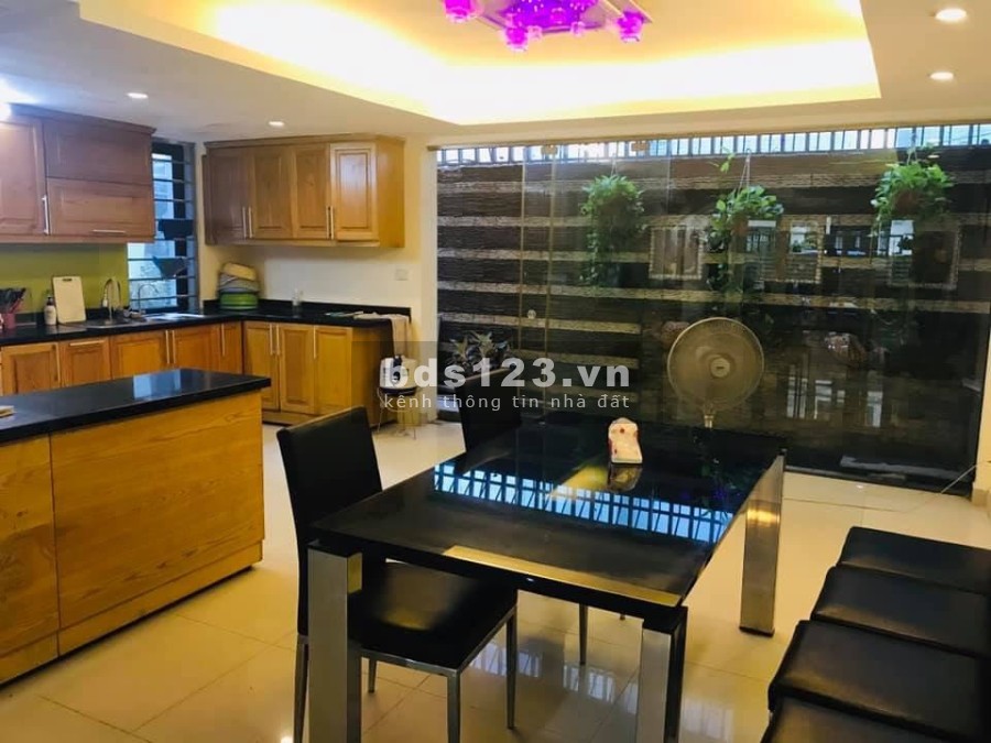 Bán nhà Ngọc Thuỵ 3 tầng đúc diện tích 69m2, giá 2.8 tỷ, lh chính chủ 0972263245