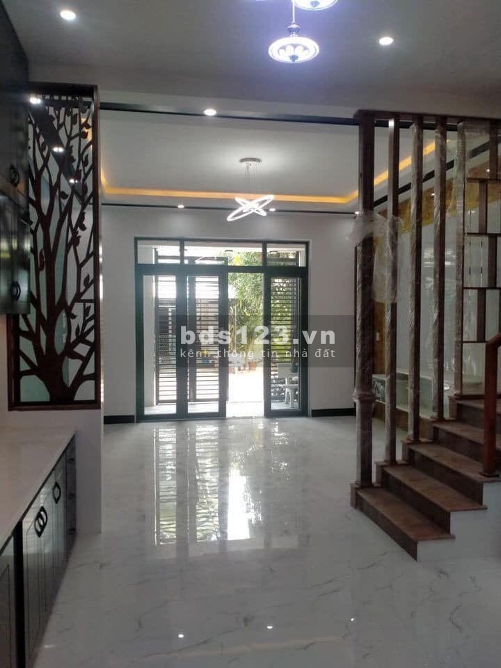 Bán nhanh nhà ngay cầu lớn Hoc Mon giá 750 triệu, sổ hồng riêng diện tích 80m2 (3pn)