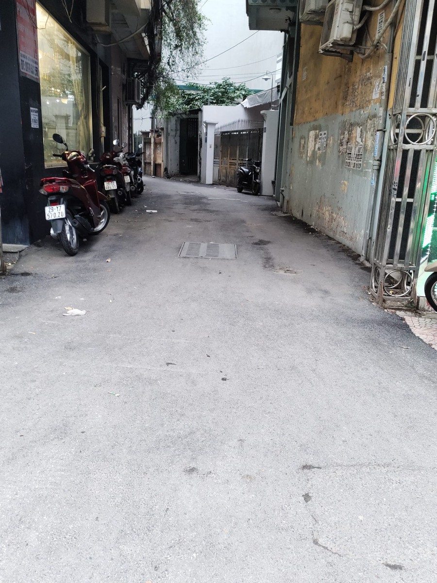 Lô đất còn lại nằm ngay đầu ngõ đường Phùng Hưng Hà Đông, 35m2, MT 5m, giá chỉ hơn 2 tỷ