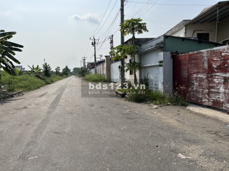 Nhà xưởng cho thuê Đức Hoà Long An, diện tích 2400m2, giá 120 triệu, lh 0896401042