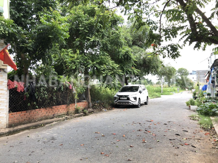 Cần bán gấp đất 1.2 tỷ diện tích sử dụng 80m2 xã Bình Chánh. Xe hơi đậu trước đất