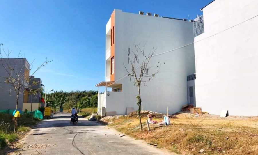 Cần bán gấp đất 1.2 tỷ diện tích sử dụng 80m2 xã Bình Chánh. Xe hơi đậu trước đất