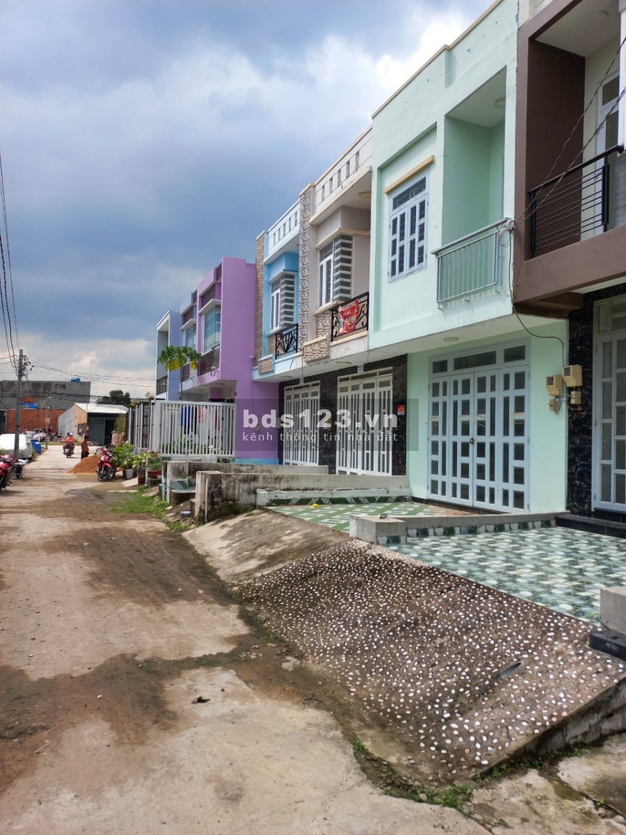 Bán nhà tại xã Bình Mỹ, huyện Củ Chi đúc một trệt, một lầu, sổ chung, liên hệ 0988715847