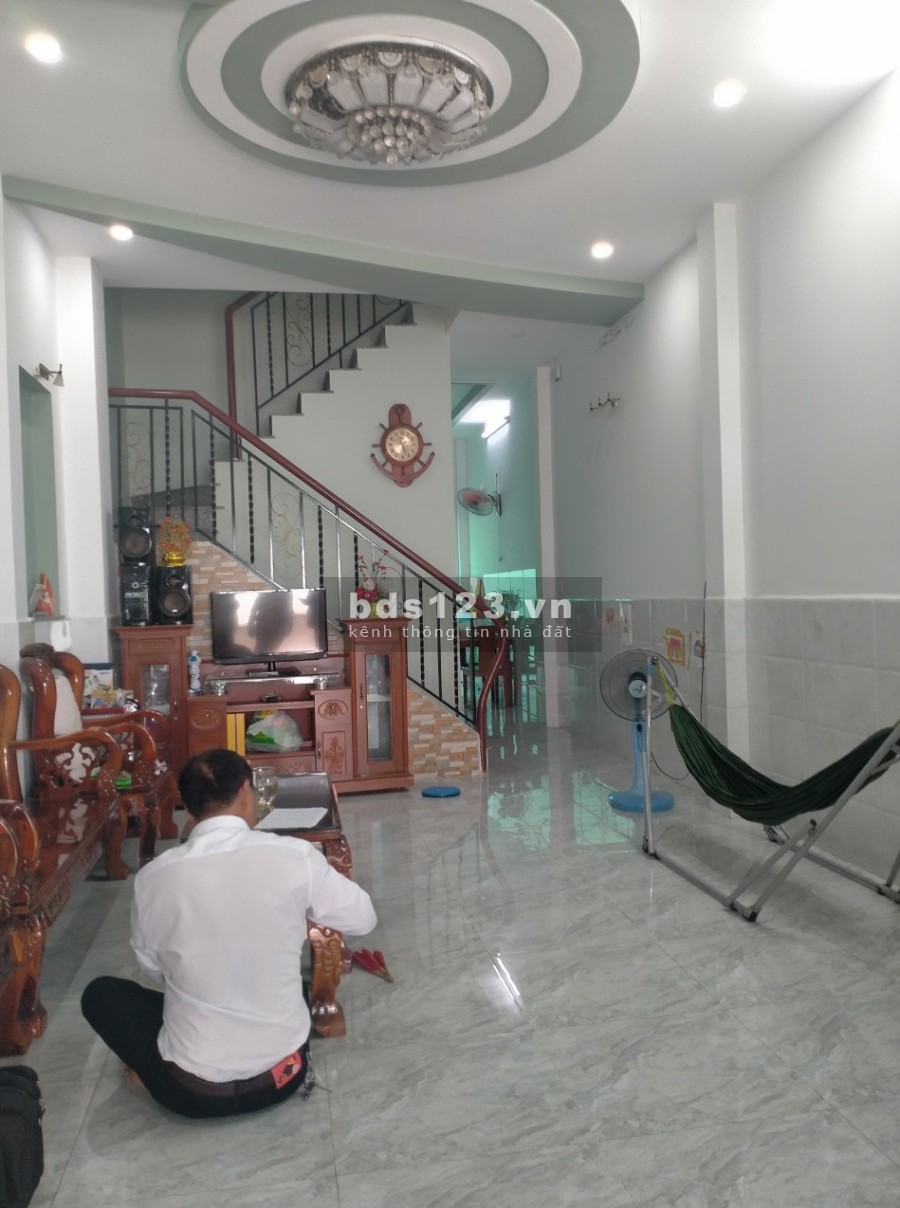 Chính chủ bán nhà đường Hà Huy Giáp, dtsd 4.1*18M, 3 tầng, sân thượng view đẹp