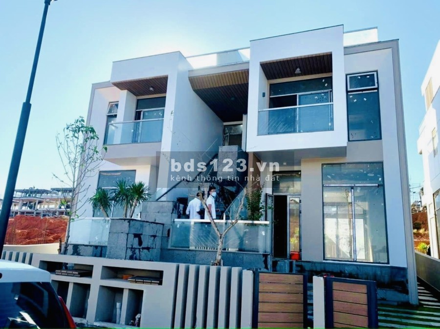 Biệt thự nằm trong lòng sân golf chuẩn PGA quốc tế liên hệ 0919624128, sổ sẵn