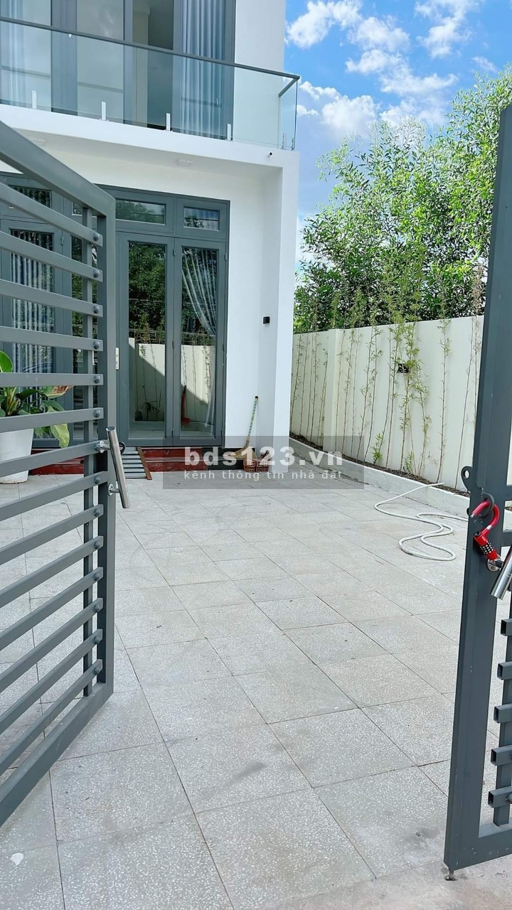 Nhà 100m2 mặt tiền đường 9m sổ hồng riêng. Liên hệ chủ nhà 0937275308