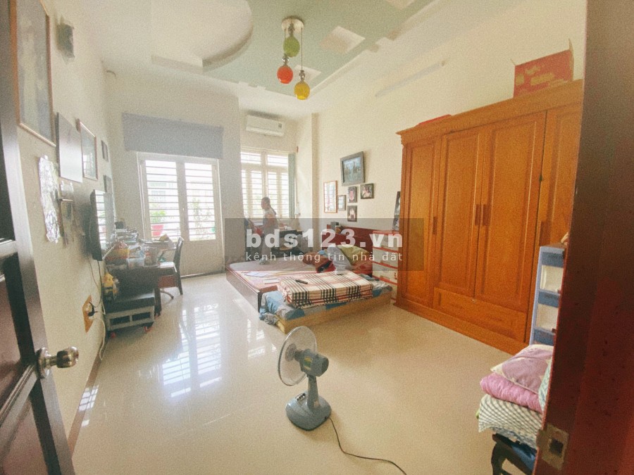 Bán nhà Quận Tân Phú hẻm 8m gần Aeon Tân Phú giấy tờ đầy đủ, liên hệ 0909467900