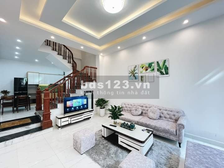 Hiếm, bán gấp nhà Khương Đình diện tích 45m2 x 5 tầng, 2 mặt thoáng giá bán chỉ 3.95 tỷ
