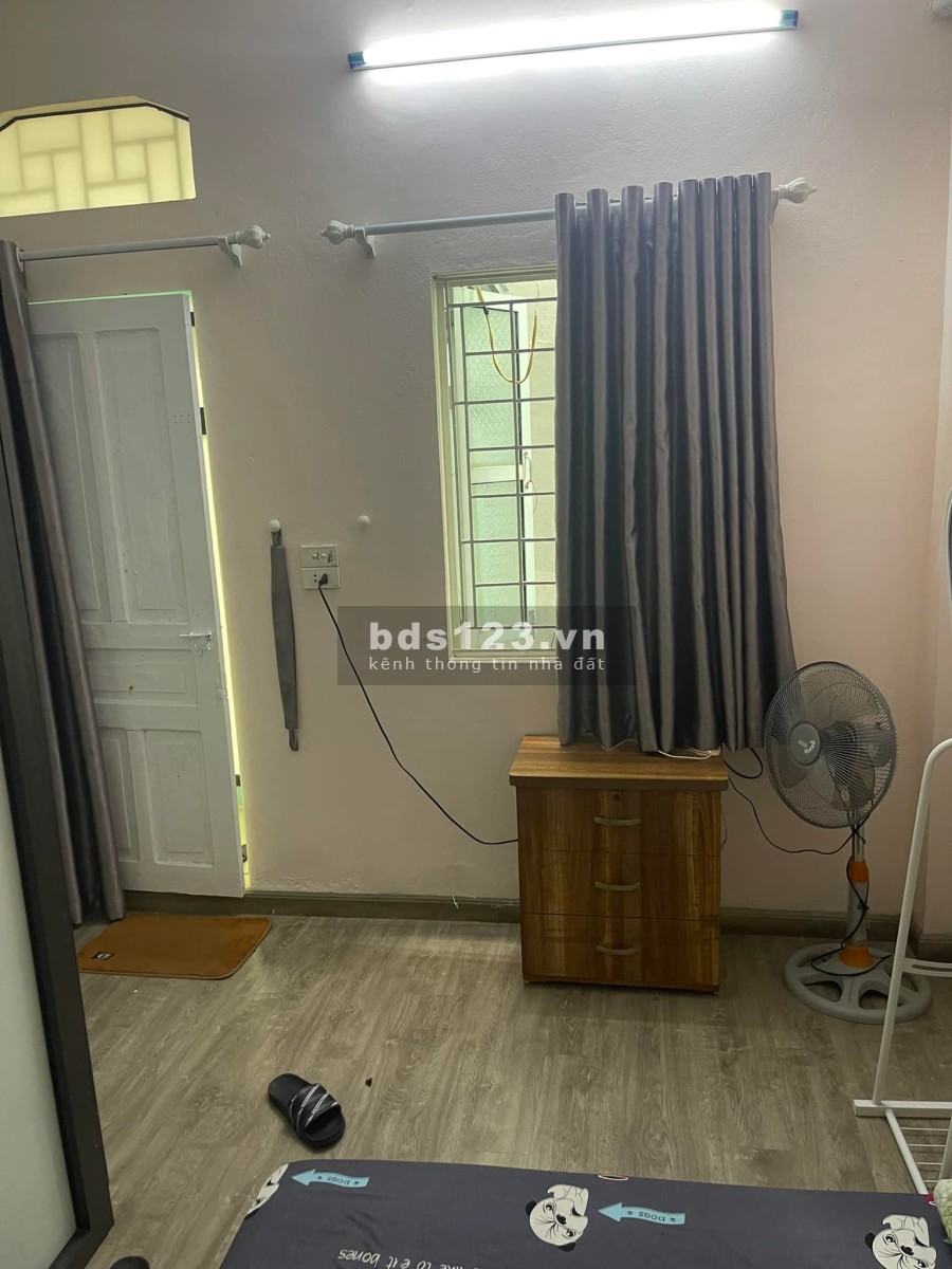 Bán nhà nhỉnh 1 tỷ, trung tâm Quận Đống Đa, tầm tiền nhiều khách, đúc kiên cố, giá tốt