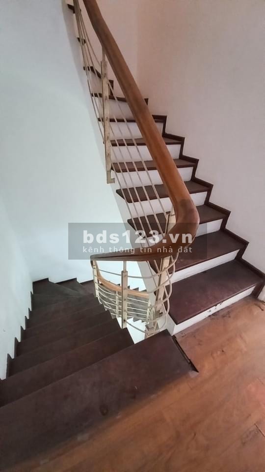 Đường thông ô tô 7 chỗ tránh xe ba gác có gara, gần trường wellspring sổ đỏ có sẵn