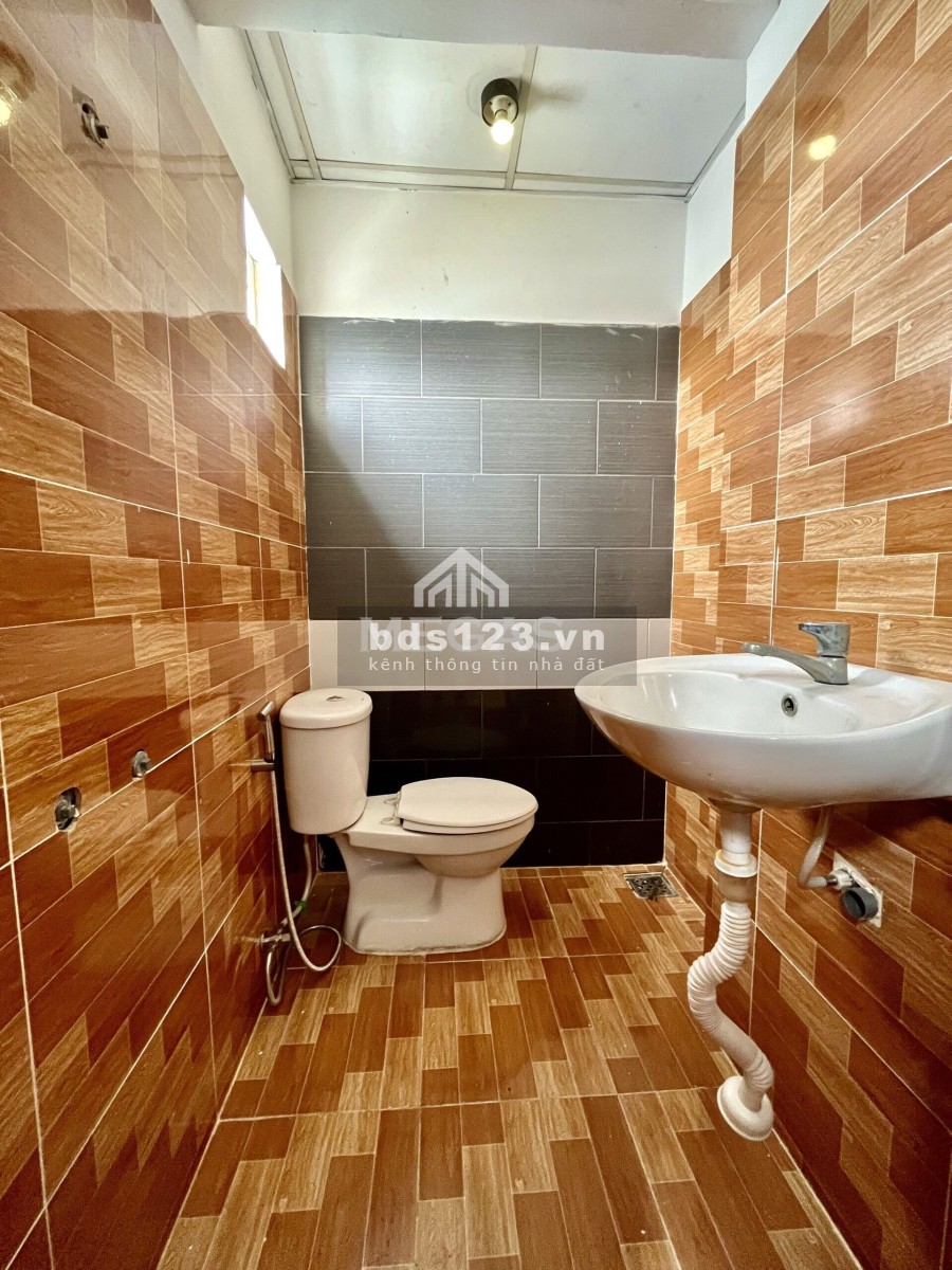 Phòng trọ giá rẻ hạt dẻ ngay Ngã năm Quách Điêu liên hệ 0932681273, chủ nhà thân thiện