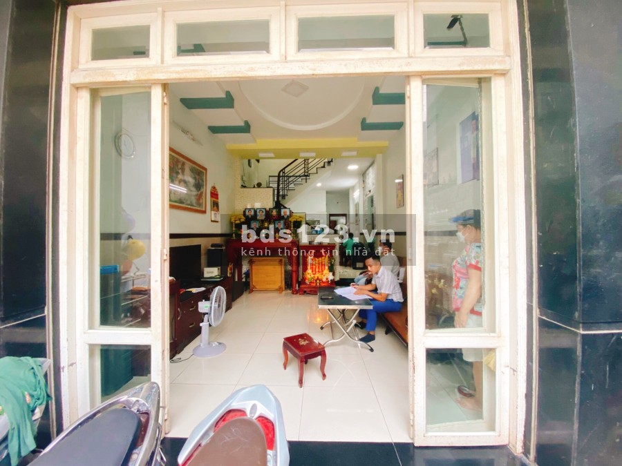 Bán nhà Quận Tân Phú hẻm 8m gần Aeon Tân Phú giấy tờ đầy đủ, liên hệ 0909467900