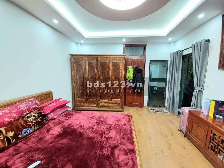 Bán nhà Phố Minh Khai dtsd 38m2, 5 tầng mặt tiền 3.8m chỉ 40m ra đường ô tô, lh 0975463432