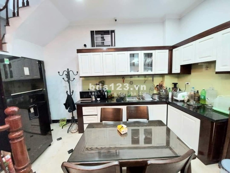 Bán nhà Phố Minh Khai dtsd 38m2, 5 tầng mặt tiền 3.8m chỉ 40m ra đường ô tô, lh 0975463432