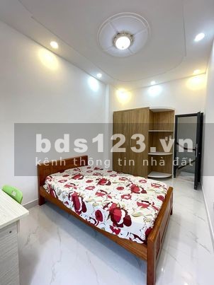 Bán nhà gần CMT8 2 mặt tiền hẻm xe hơi, diện tích sử dụng 28m2 giá chỉ 3,7 tỷ, sổ sẵn
