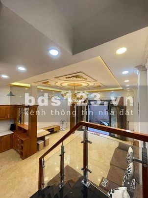 Bán nhà gần CMT8 2 mặt tiền hẻm xe hơi, diện tích sử dụng 28m2 giá chỉ 3,7 tỷ, sổ sẵn