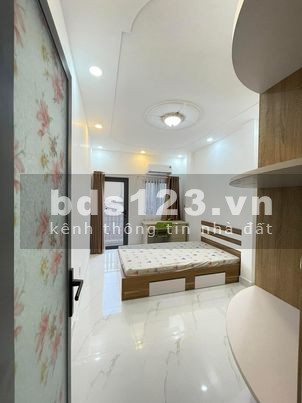Bán nhà gần CMT8 2 mặt tiền hẻm xe hơi, diện tích sử dụng 28m2 giá chỉ 3,7 tỷ, sổ sẵn