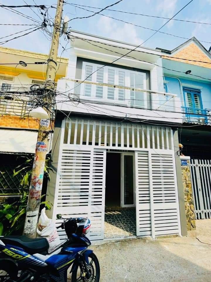 Bán nhà chính chủ hẻm xe hơi cách MT đường lớn 39m, dt 49m2, 2pn, 2vs, chỉ 4,x ty