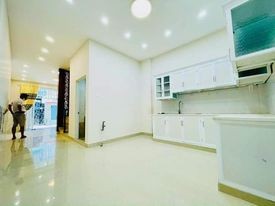 Bán nhà chính chủ hẻm xe hơi cách MT đường lớn 39m, dt 49m2, 2pn, 2vs, chỉ 4,x ty