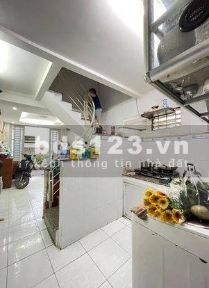 Bán nhà gần CMT8 2 mặt tiền hẻm xe hơi, diện tích sử dụng 28m2 giá chỉ 3,7 tỷ, sổ sẵn
