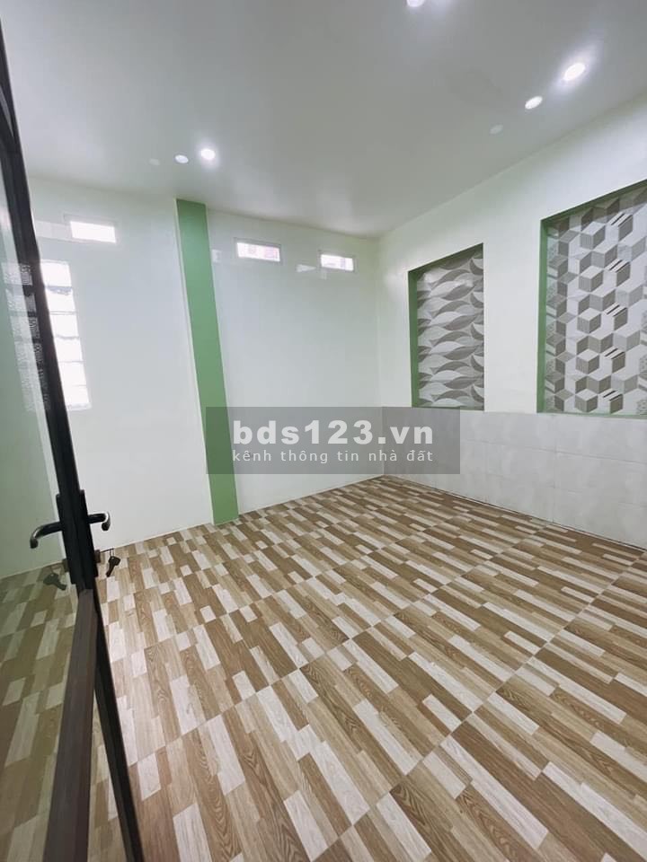 Nhà nguyên căn đẹp 2 mặt thoáng 5m ra mặt phố View Hồ Tây, cạnh công viên nước