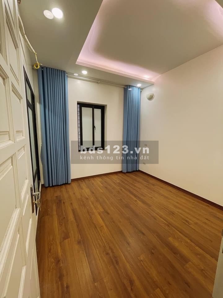Nhà nguyên căn đẹp 2 mặt thoáng 5m ra mặt phố View Hồ Tây, cạnh công viên nước