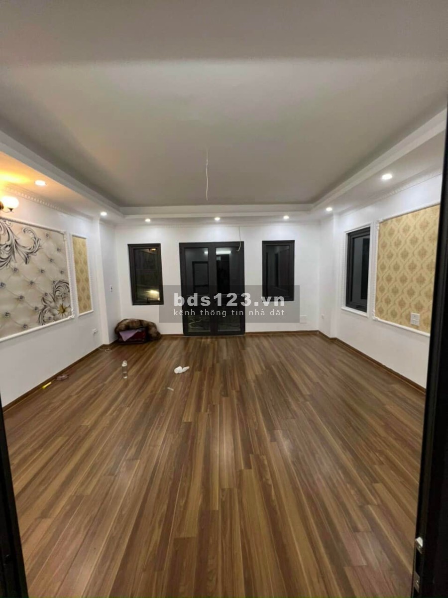 Bán gấp nhà Cổ Nhuế Bắc Từ Liêm, dtsd 50m2, 5 tầng, mt 5.3m, giá 5.3 tỷ, lô góc kinh doanh