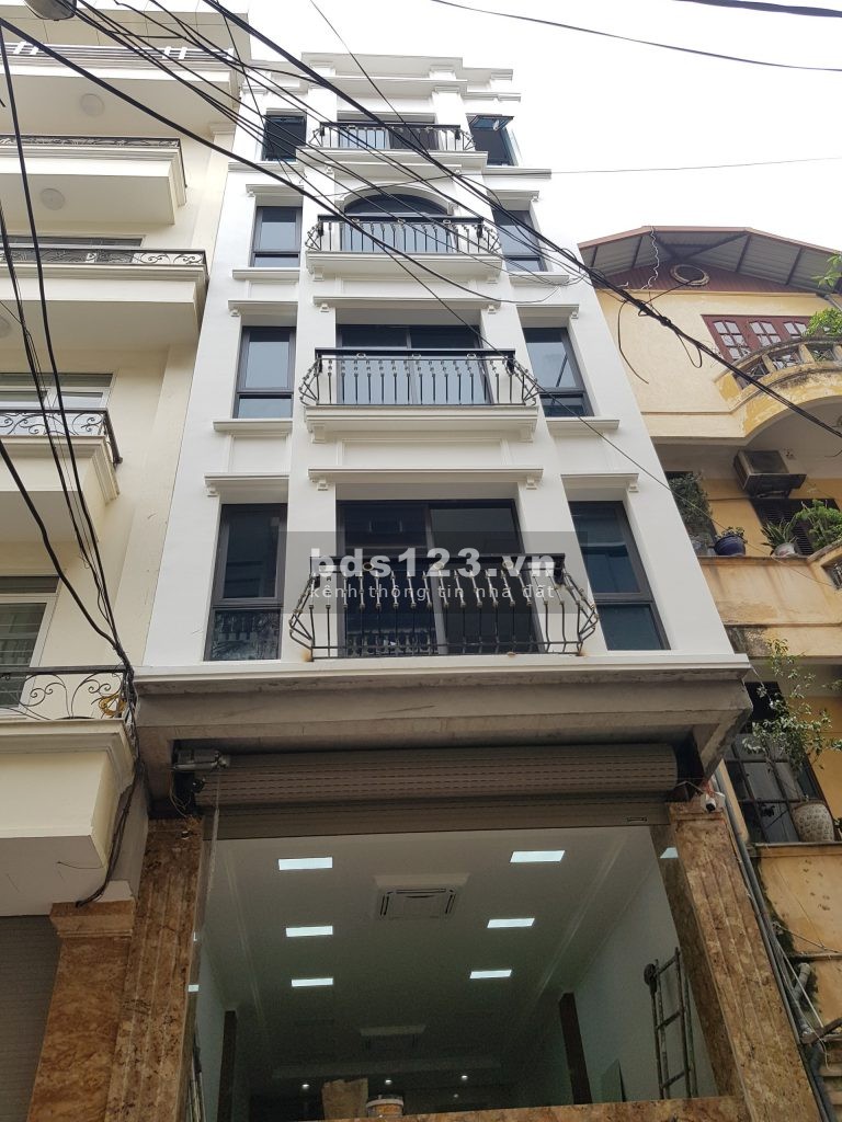 Bán gấp nhà Cổ Nhuế Bắc Từ Liêm, dtsd 50m2, 5 tầng, mt 5.3m, giá 5.3 tỷ, lô góc kinh doanh