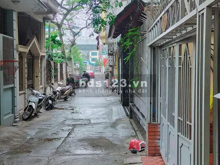 Bán nhà phố Nguyễn Ngọc Nại, ô tô qua nhà, 103m2, chỉ 9.9 tỷ