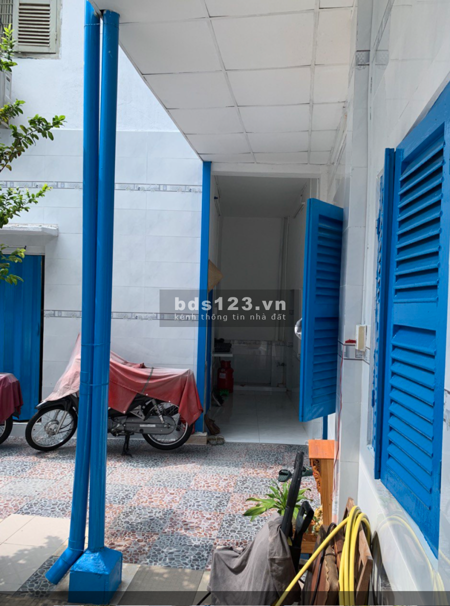 Nhà hẻm xe tải, cách đường 20m, khu thị tứ Quận 10 dân đông, liên hệ 0931848932