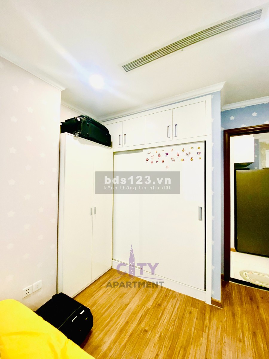 Chính chủ bán căn hộ Vinhomes Central Park 2 phòng ngủ, 2 nhà vệ sinh, hướng tốt
