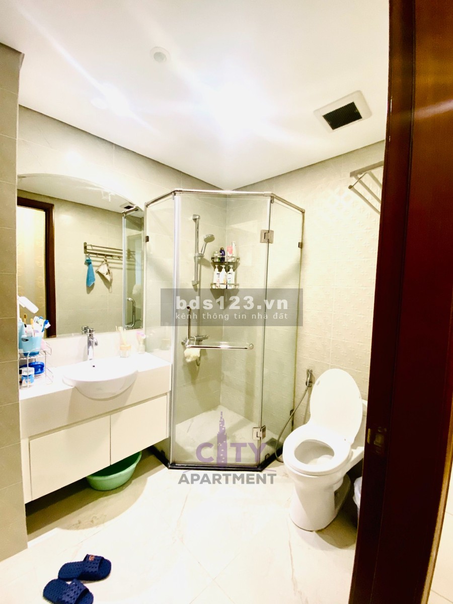Chính chủ bán căn hộ Vinhomes Central Park 2 phòng ngủ, 2 nhà vệ sinh, hướng tốt