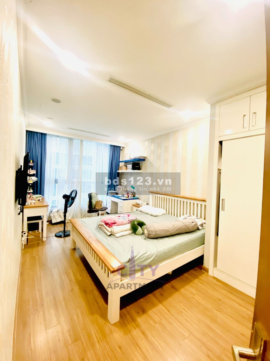 Chính chủ bán căn hộ Vinhomes Central Park 2 phòng ngủ, 2 nhà vệ sinh, hướng tốt