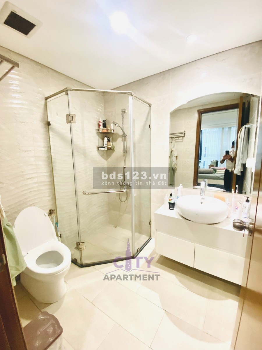 Chính chủ bán căn hộ Vinhomes Central Park 2 phòng ngủ, 2 nhà vệ sinh, hướng tốt