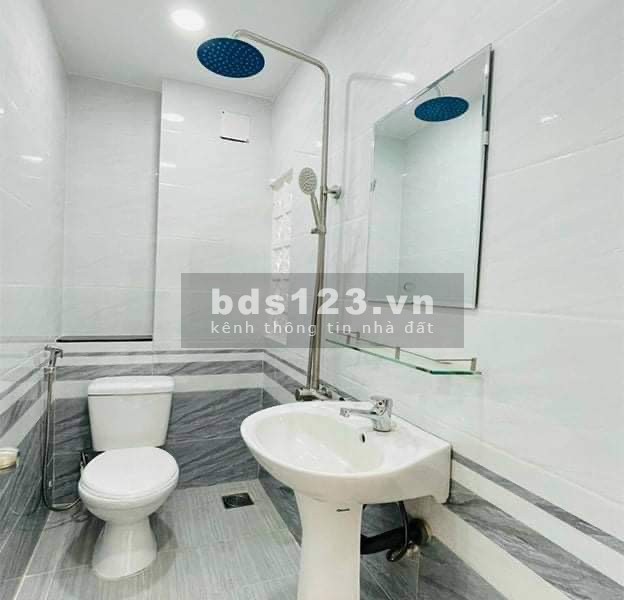 Nhà đẹp nội thất đẹp, hẻm xe hơi liên hệ 0379473796 giá bán chỉ 4.8 tỷ, sổ chính chủ