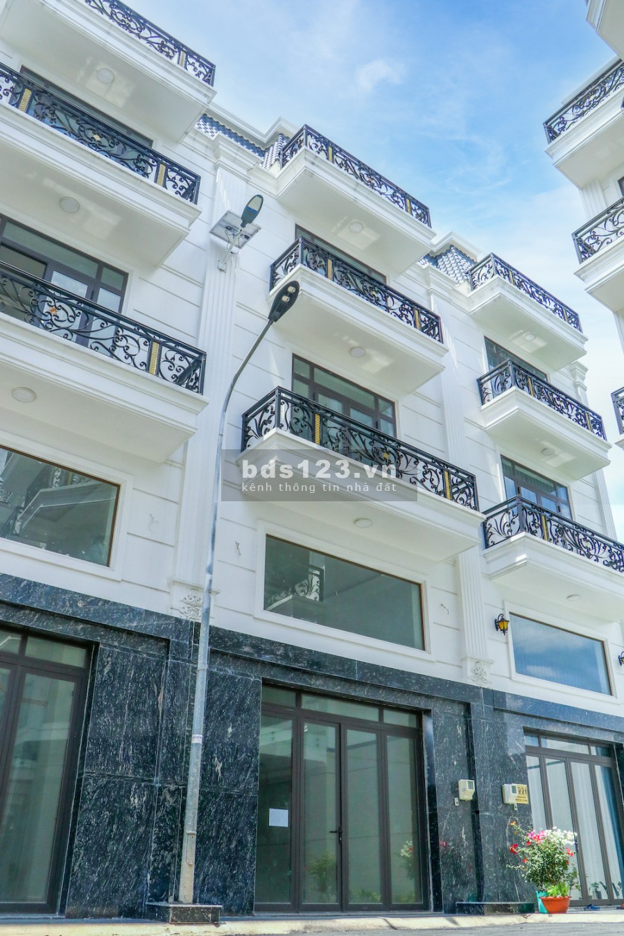 Cần bán gấp nhà mt Tô Ngọc Vân Q12 90m2 đất 4x22 3,5 tấm