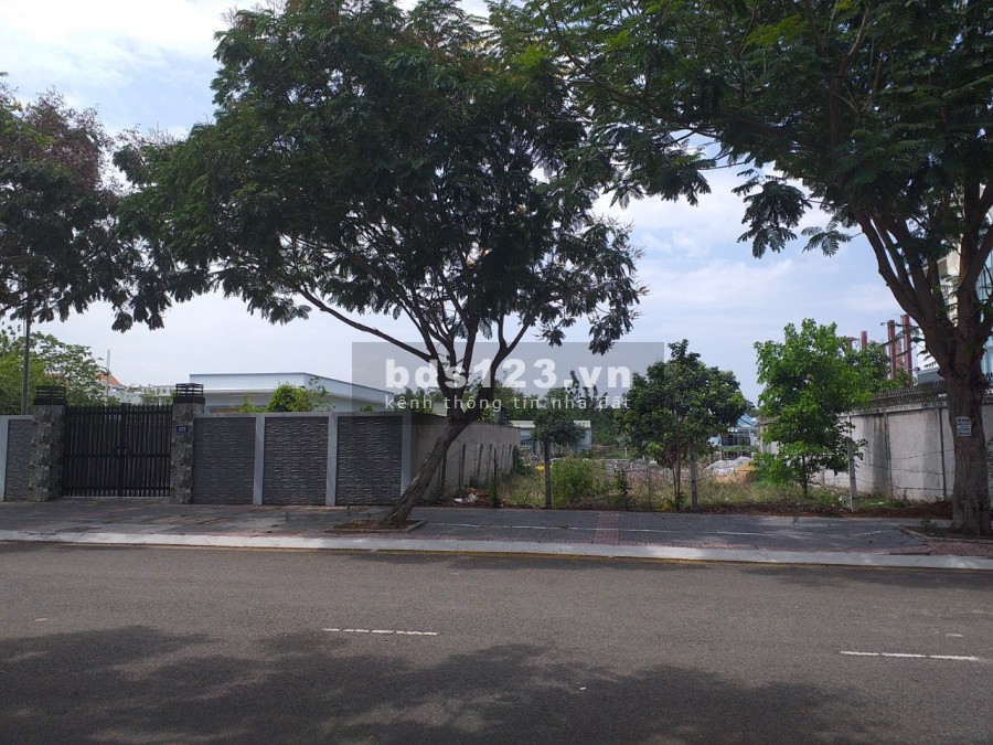 Bán lô đất biệt thự MT Điện Biên Phủ, P Long Toàn giá bán 9.3 tỷ, pháp lý chuẩn
