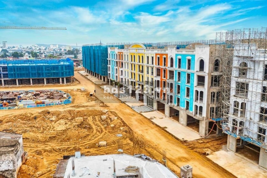 Tôi cần bán 1 căn shophouse quảng trường biển Sầm sơn mua đợt đầu giá đầu tư sinh lời