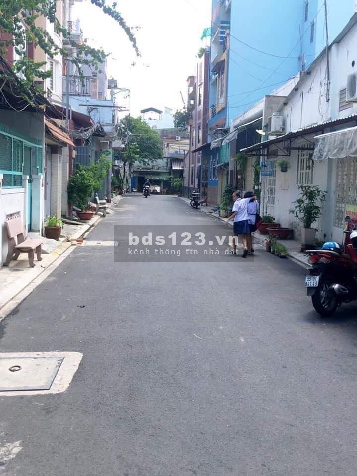Cần BÁN GẤP nhà Phan Sào Nam, 70m2, HXH tránh, giá chỉ 5.6 tỷ