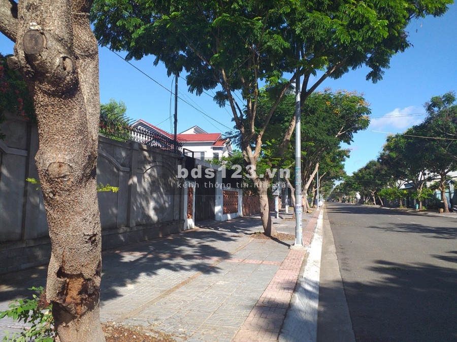 Bán lô đất biệt thự MT Điện Biên Phủ, P Long Toàn giá bán 9.3 tỷ, pháp lý chuẩn