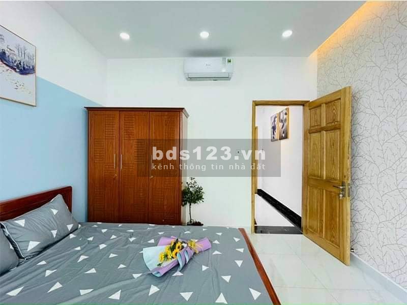Nhà đẹp nội thất đẹp, hẻm xe hơi liên hệ 0379473796 giá bán chỉ 4.8 tỷ, sổ chính chủ