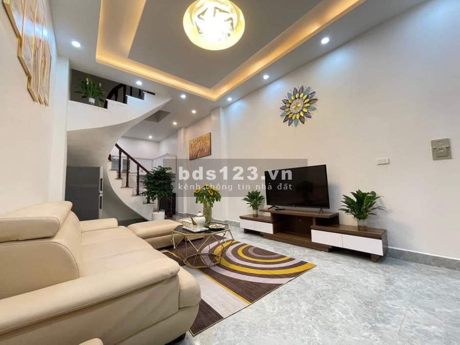 Bán nhà nguyên căn đẹp giá rẻ Nguyễn Trãi, Quận Thanh Xuân, sổ đỏ vuông vắn, dân trí cao