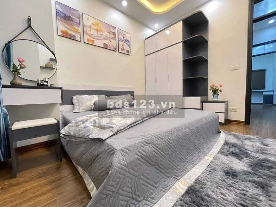Bán nhà nguyên căn đẹp giá rẻ Nguyễn Trãi, Quận Thanh Xuân, sổ đỏ vuông vắn, dân trí cao