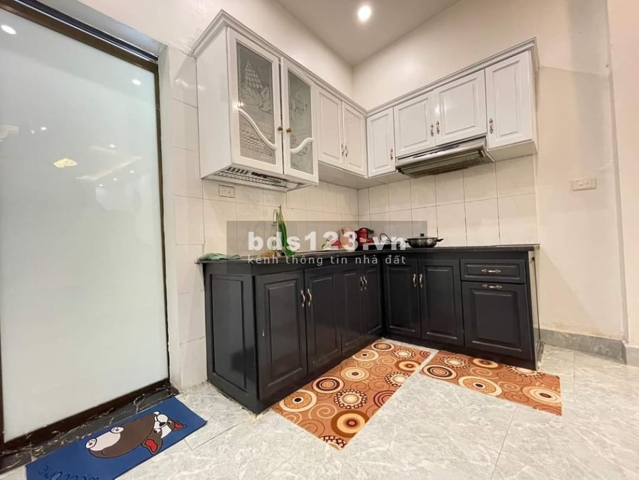 Bán nhà nguyên căn đẹp giá rẻ Nguyễn Trãi, Quận Thanh Xuân, sổ đỏ vuông vắn, dân trí cao