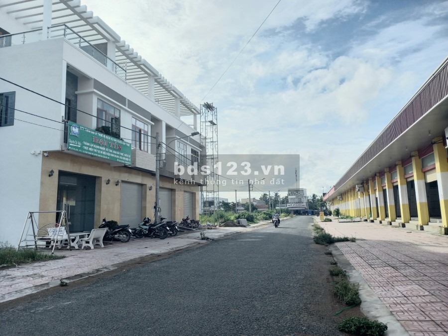 Nhà liền kề kinh doanh thương mại tại chợ mới Thạnh Phú sinh lời ngay, sổ sẵn