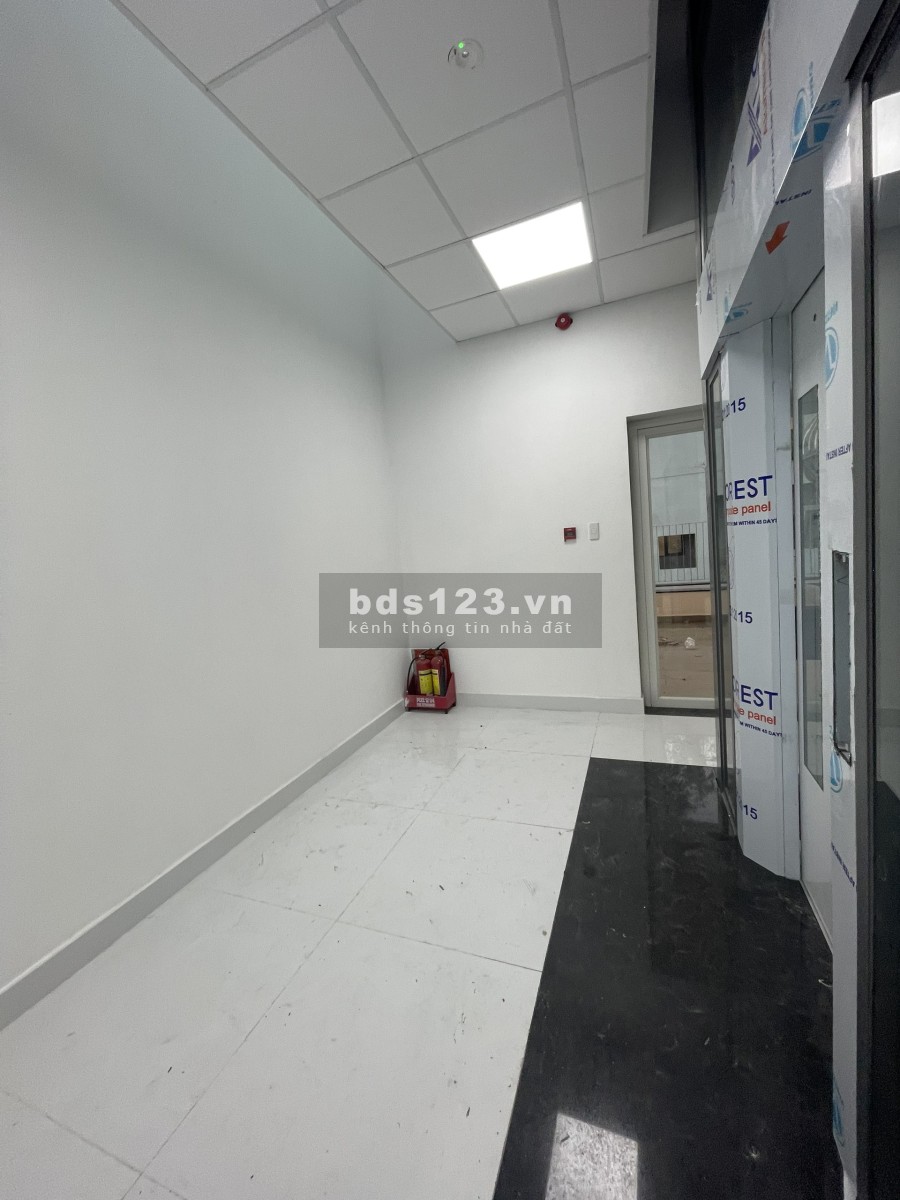 Shophouse cho thuê nguyên căn, hoàn thiện đẹp. Có thang máy, khu đô thị sầm uất