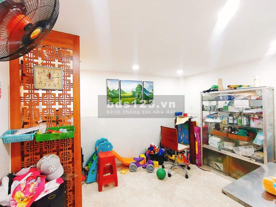 Bán nhà đường Đất Thánh, Tân Bình, diện tích 41m2, 5 pn, giá bán 6.1 tỷ sổ hồng
