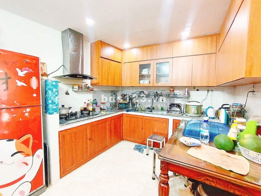 Bán nhà đường Đất Thánh, Tân Bình, diện tích 41m2, 5 pn, giá bán 6.1 tỷ sổ hồng