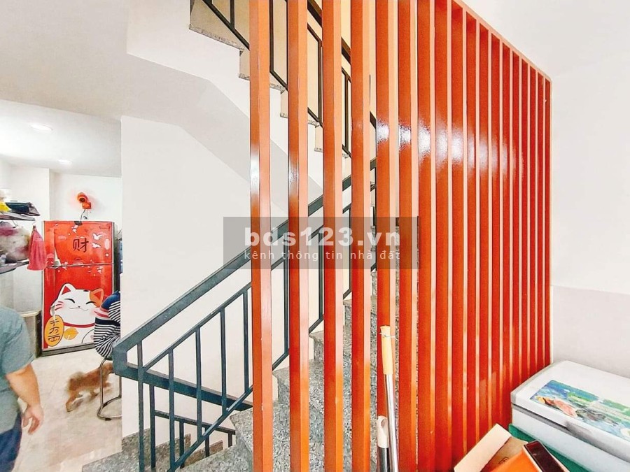 Bán nhà đường Đất Thánh, Tân Bình, diện tích 41m2, 5 pn, giá bán 6.1 tỷ sổ hồng